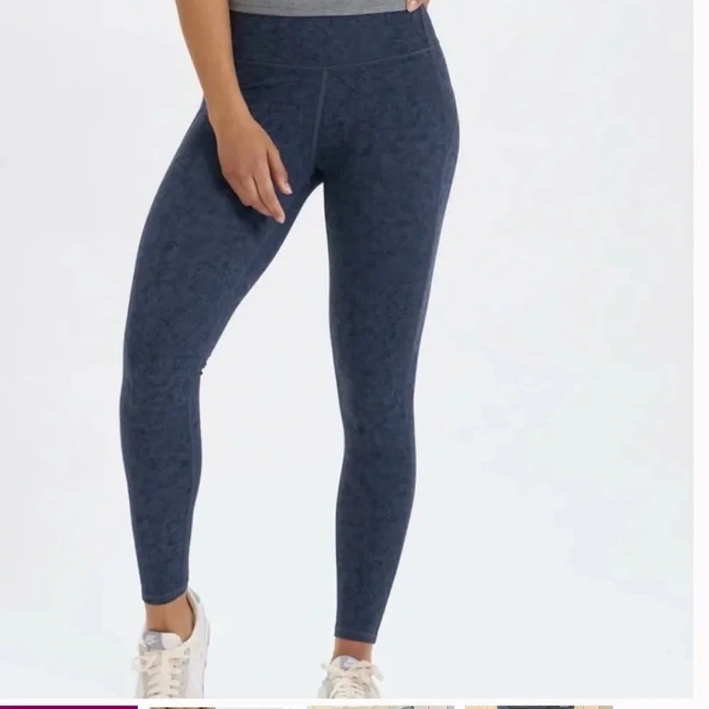 Vuori Pace High Rise Legging! Ocean Texture Blue! EUC - Picture 2 of 8